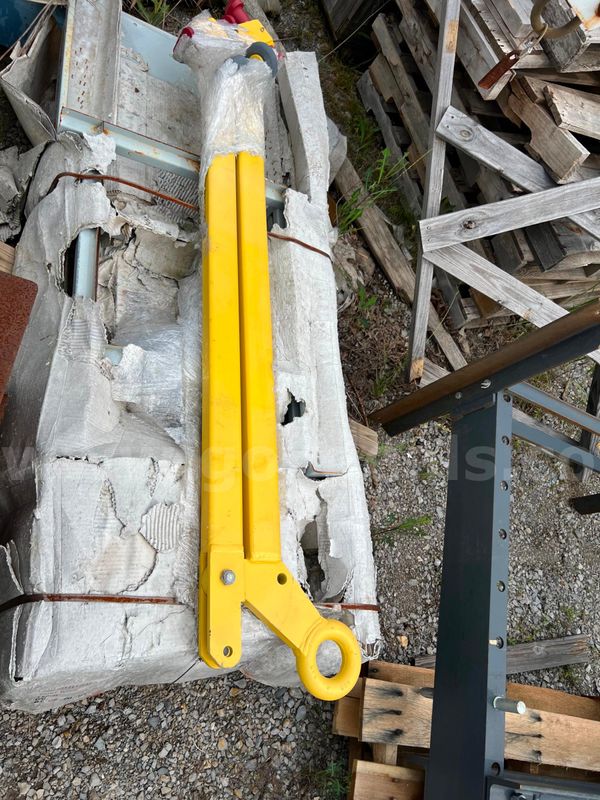 Yellow Towbar