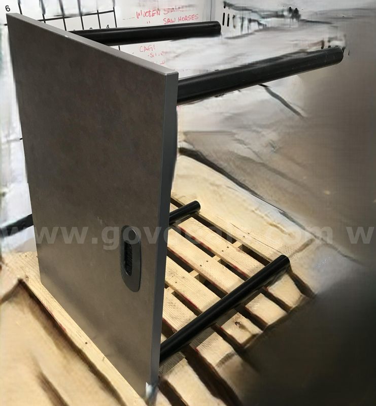Small used table/desk. (s2)