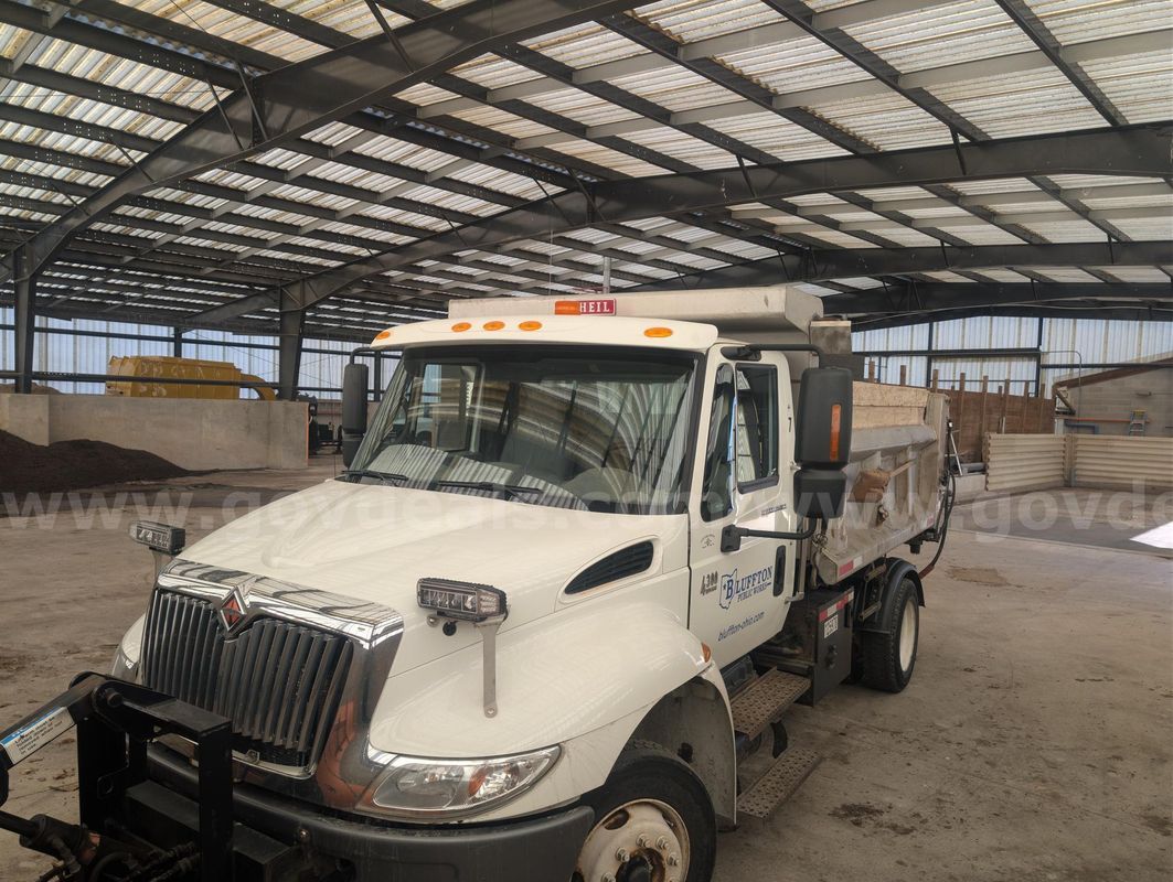 2005 International 4300 Single-Axle Dump