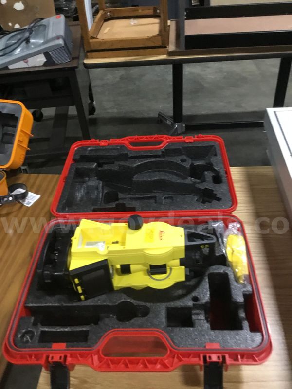 surveying equipment LEICA