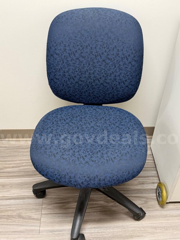 Blue Rolling Task Chair (NOTE - PICKUP AT CARMI, IL CAMPUS)