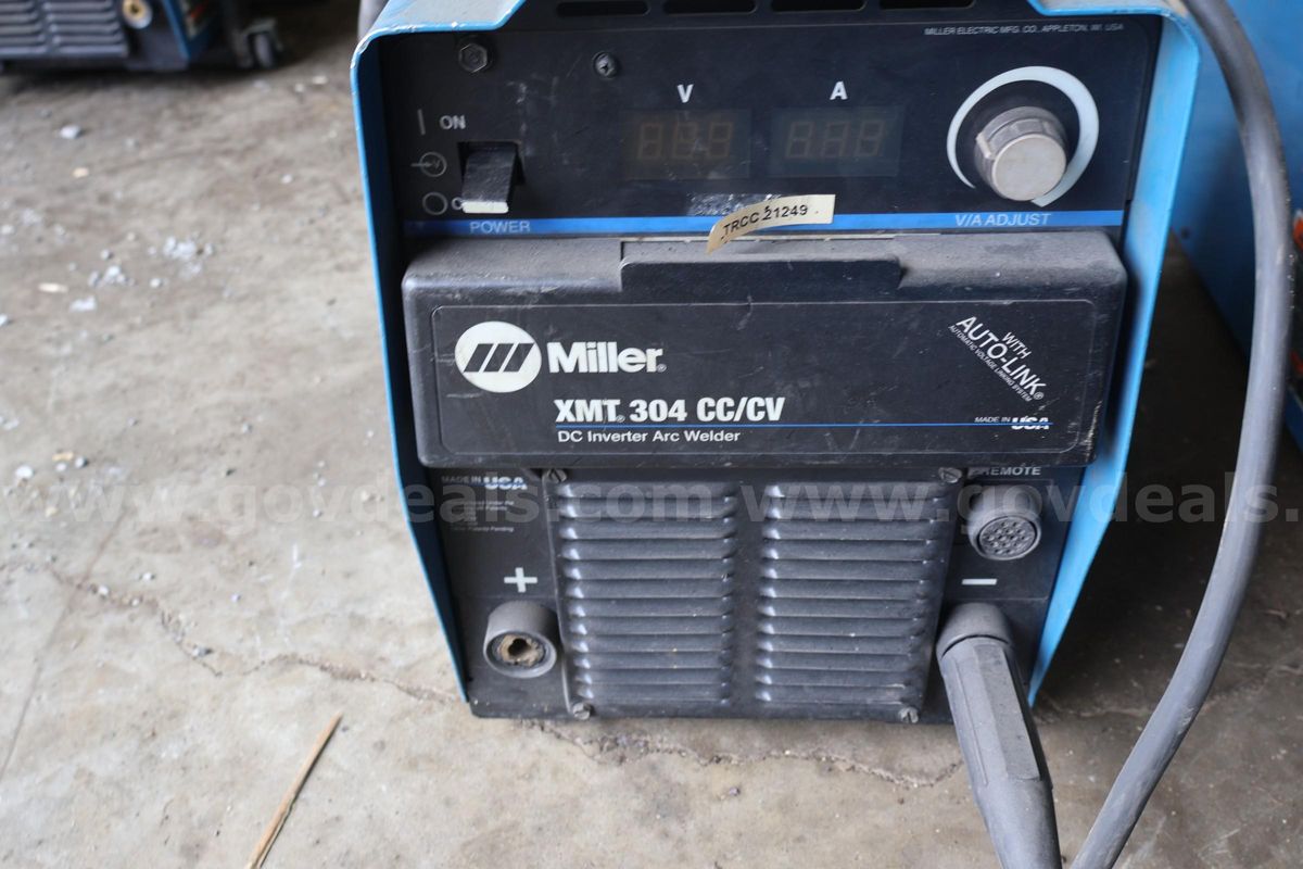 Miller XMT 304 CC/CV Welder