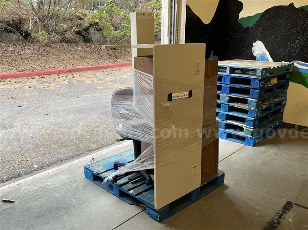 Misc. Classroom Furniture Lot A-977