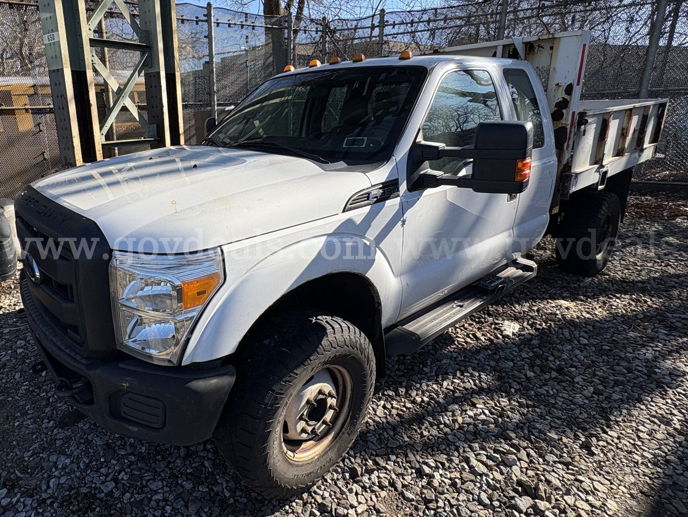 2013 Ford F-350 SD (SUM-153)