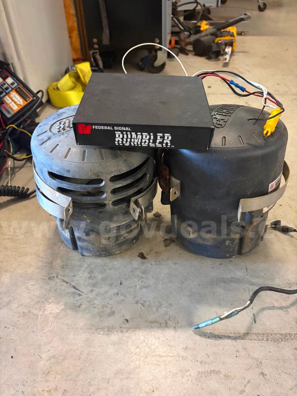 Federal Signal Rumbler siren unit