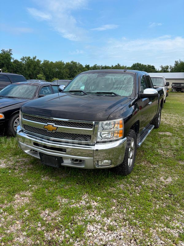 10/2011 4x4 Chevy Silverado pickup truck