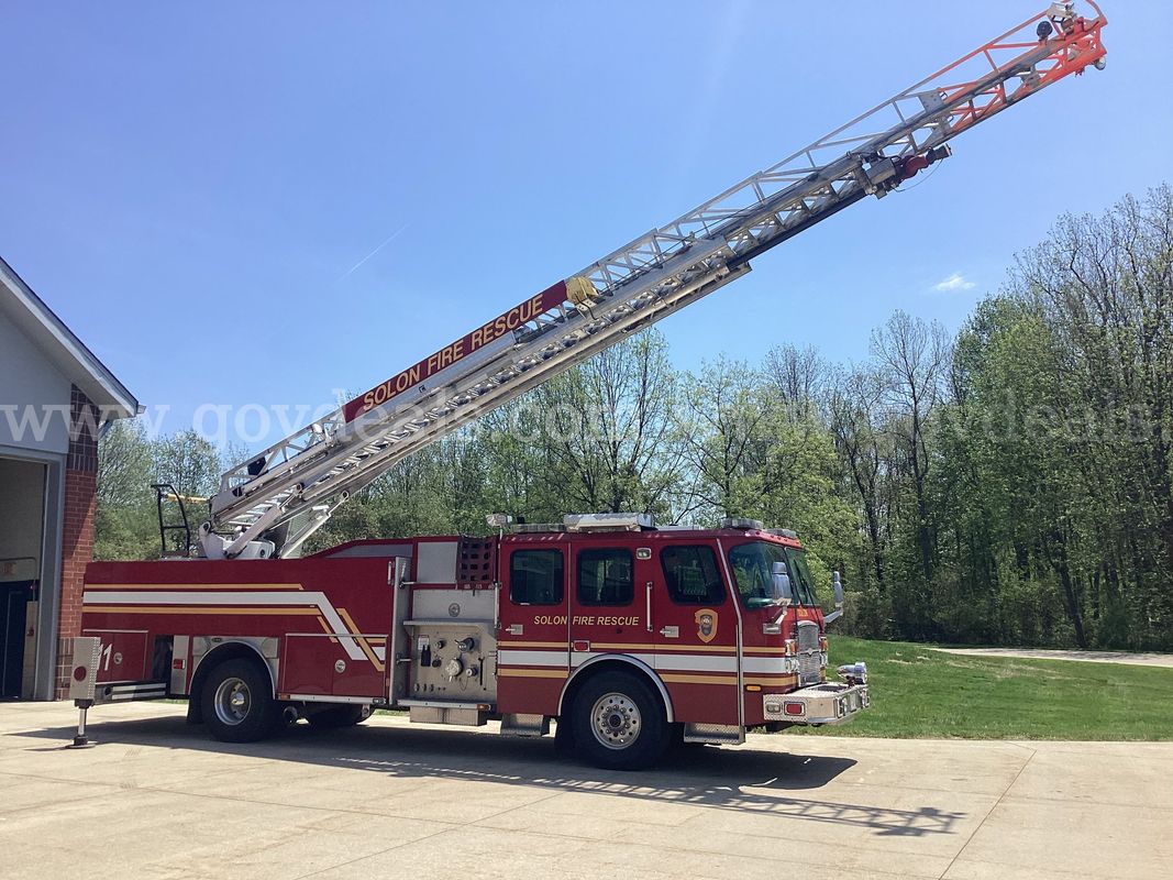 2003 E-One Cyclone 75' Pumper/Ladder