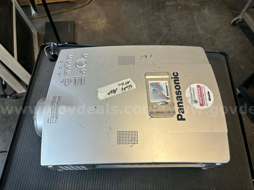 Panasonic PT-L785U LCD Projector