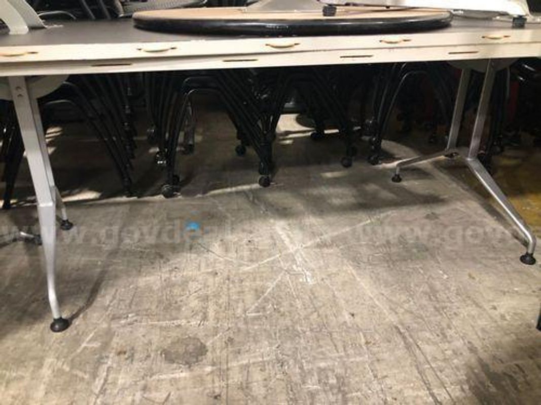 Tables (221879 NM)