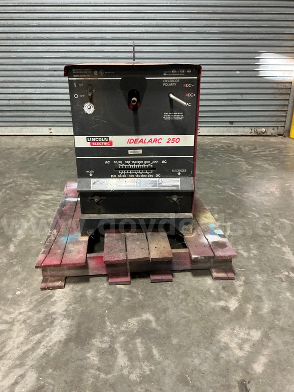 Lincoln Electric IDEALARC 250 Mod # AC/DC 250 Welding Machine