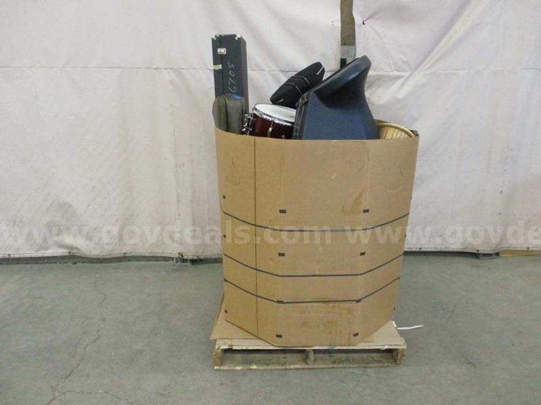 Lot of Assorted Musical Equipment - B8