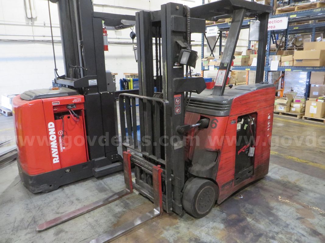 Raymond stand-up forklift. Model 410-C35TT