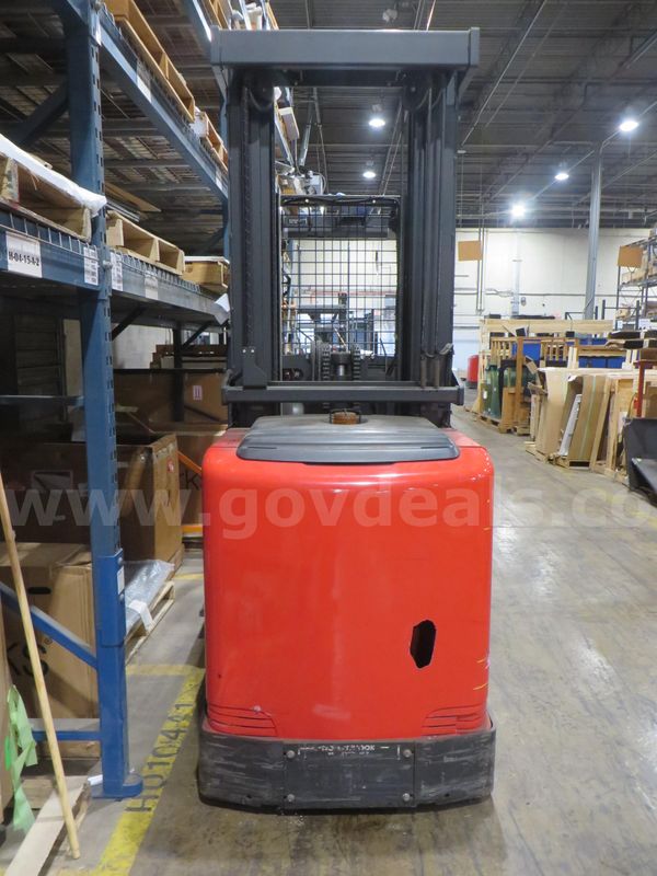 Raymond order picker. Model 540-OPC30TT