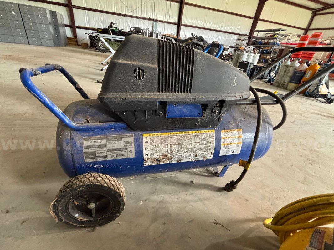 Campbell Hausfeld 15-Gallon Portable Electric Air Compressor