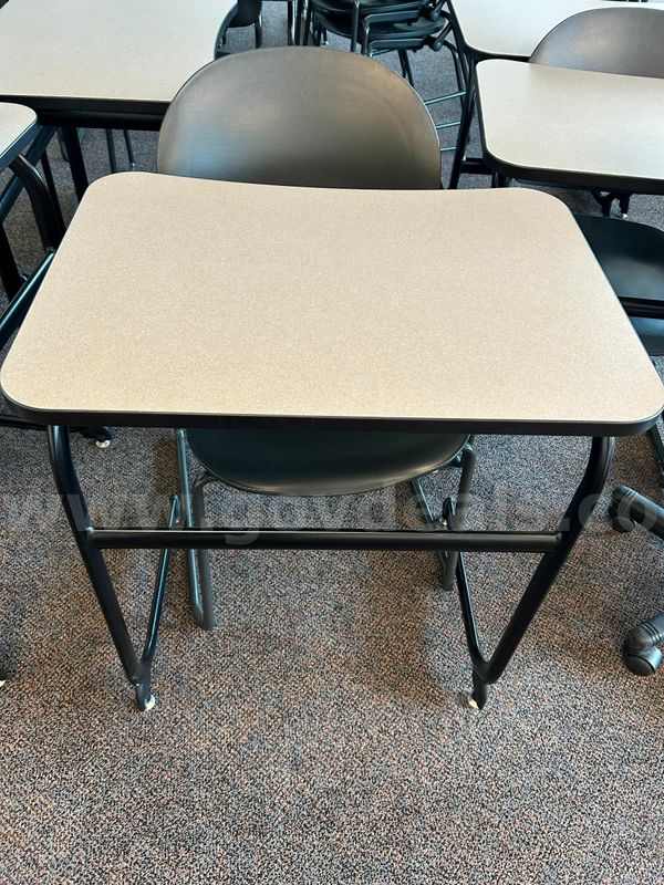 Student Desk/Chair (ct.33) (ID#12428) (26-2020-1) 676