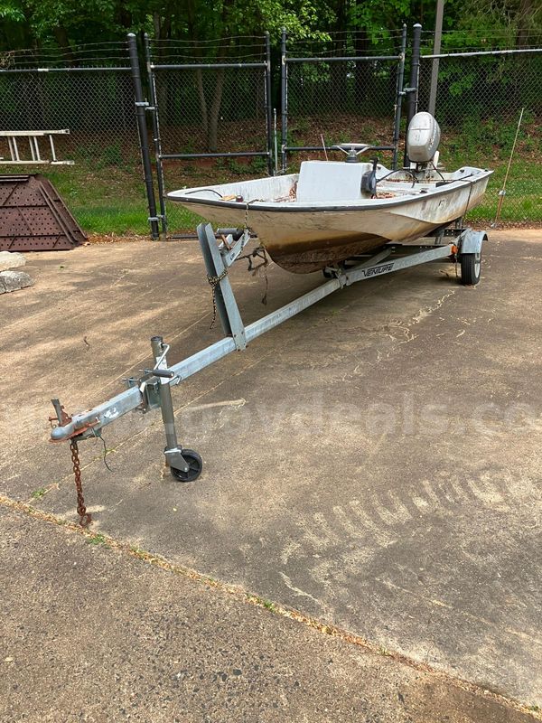 Boston Whaler with Trailer and Outboard Motor Honda 4 Stroke