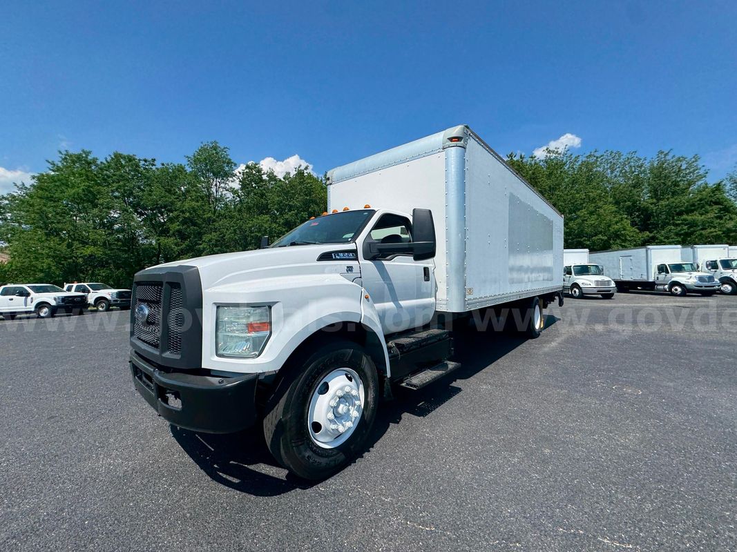 2016 Ford F650 26' Box Truck