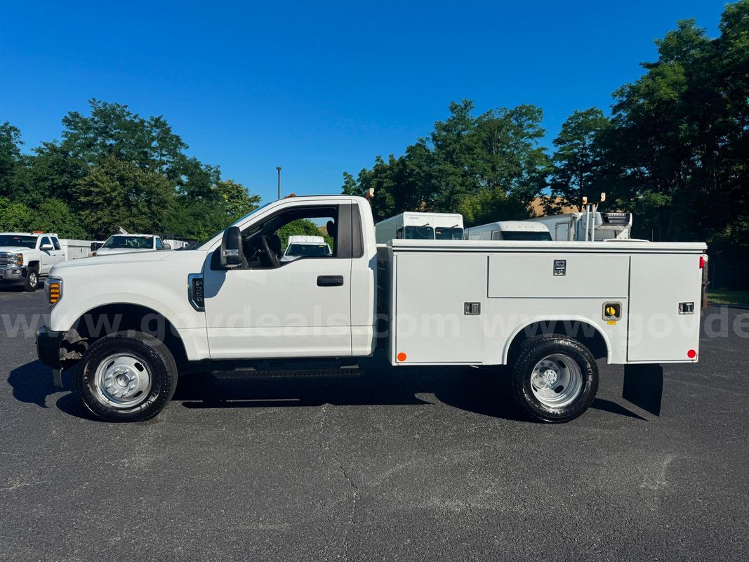 2018 Ford F350, 4x4, Drw, Service Body Truck