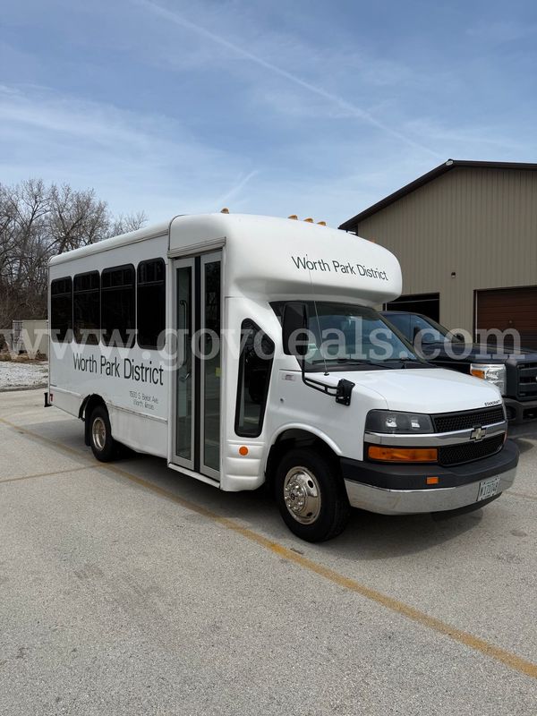 Chevy 14 passenger bus