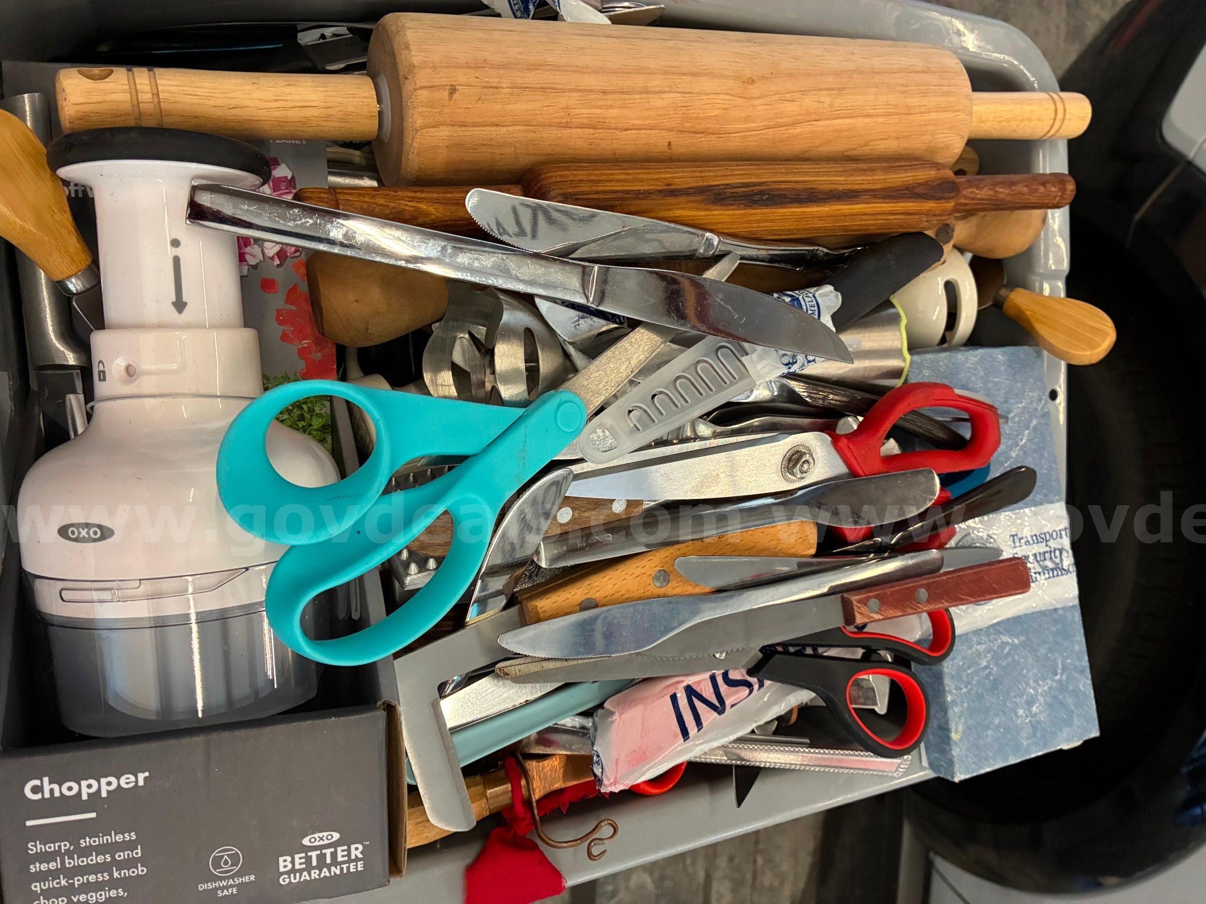 Scissors and kitchen items, approximately 30lbs - UNTESTED