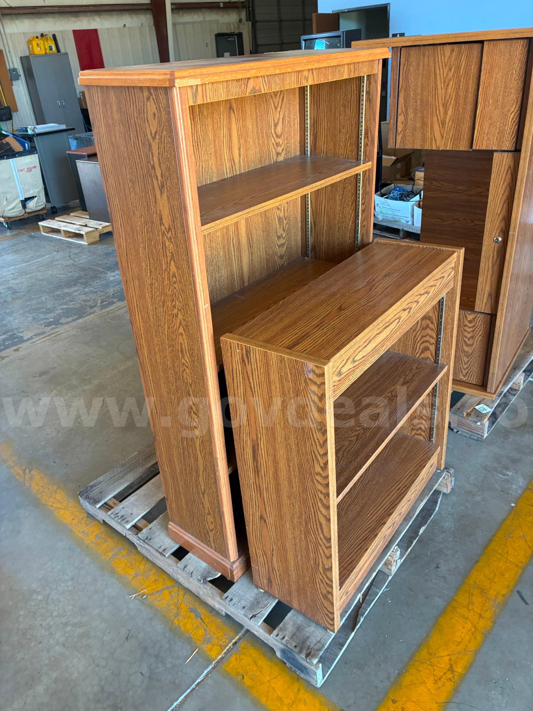 Bookcases, lot of 2