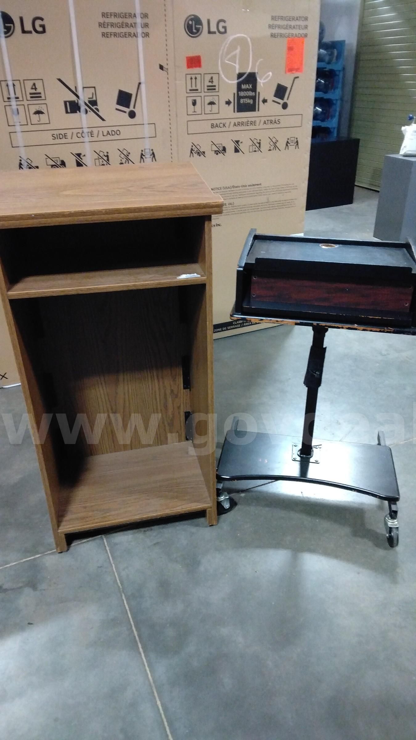 Podiums - Lot of 2 Assorted