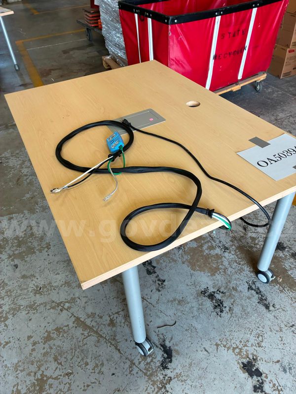 Table with outlets - UNTESTED