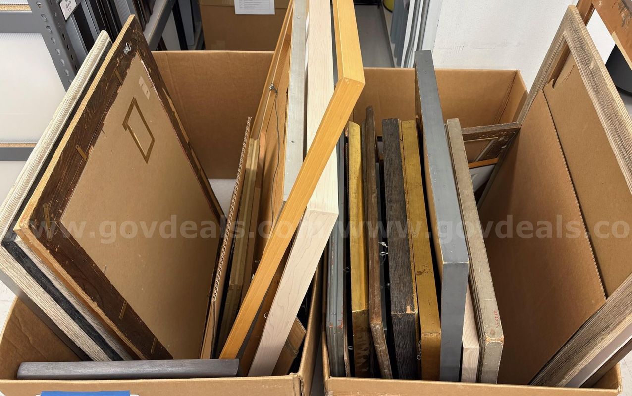 One Lot of 3 Boxes of Various Sizes of Picture Frames