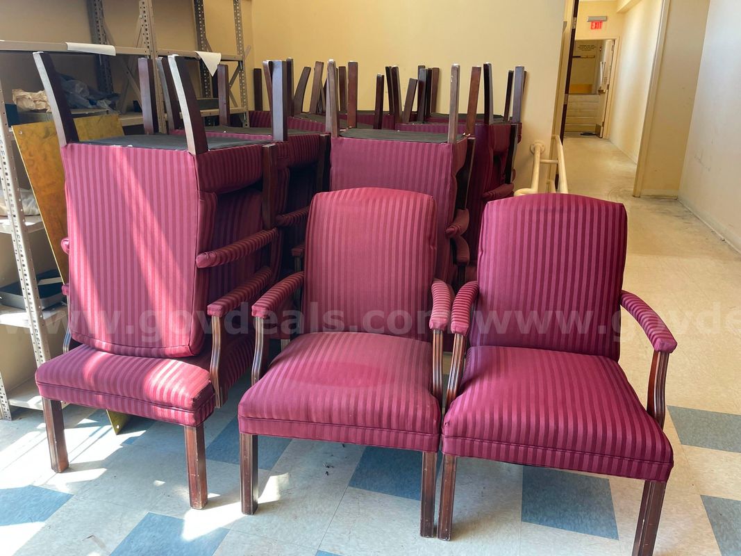 Lot of 20 Chairs