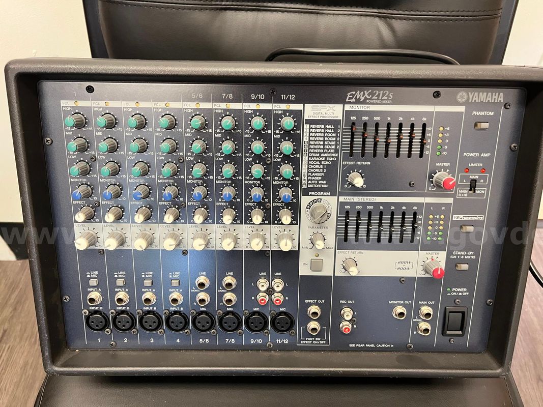 Yamaha EMX212S powered mixer