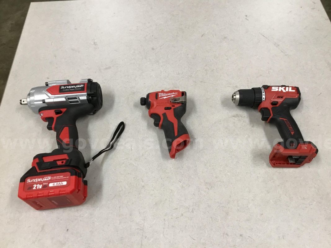 1 Lot of Cordless Power Tools