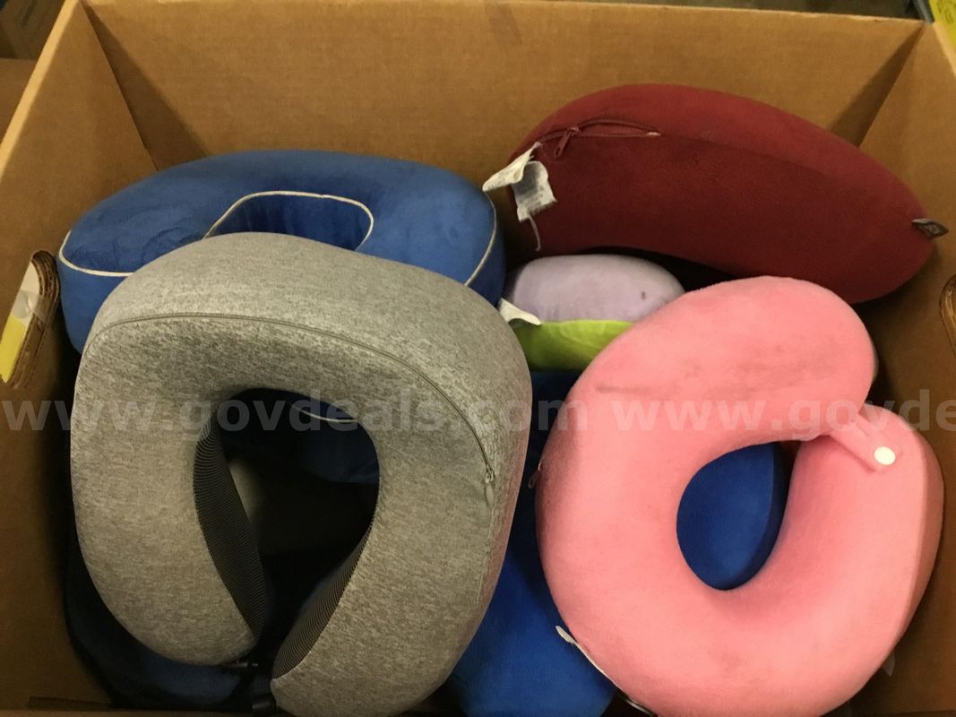 1 Lot of Travel Neck Pillows