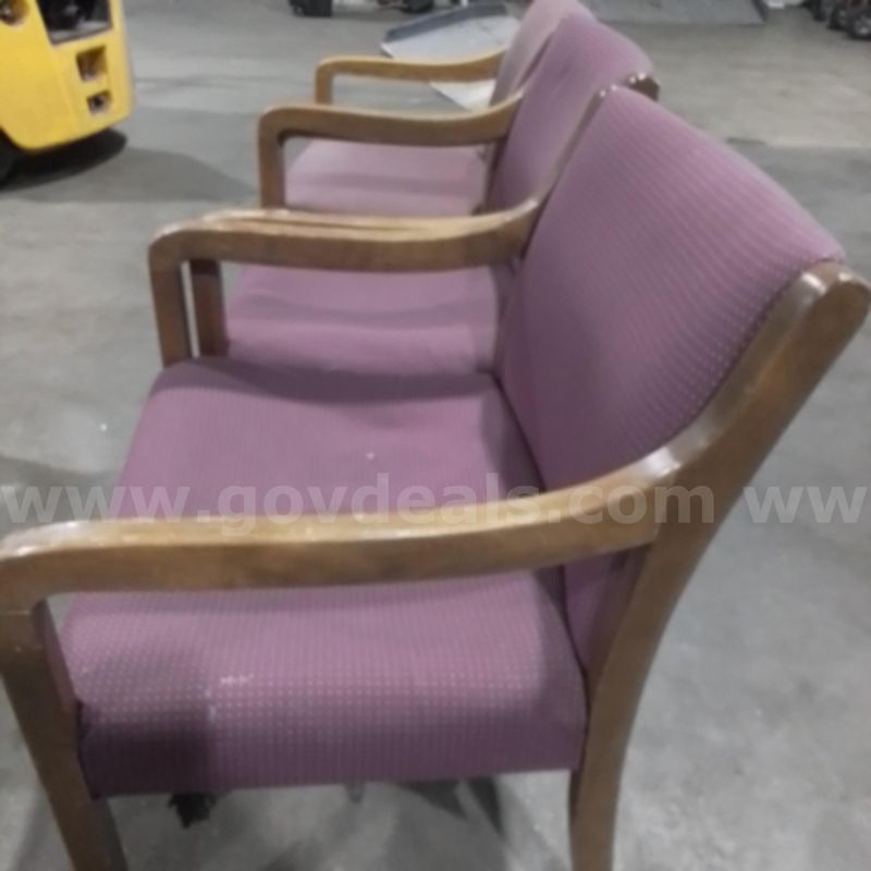 1 Lot of mauve chairs with wood frame (3)
