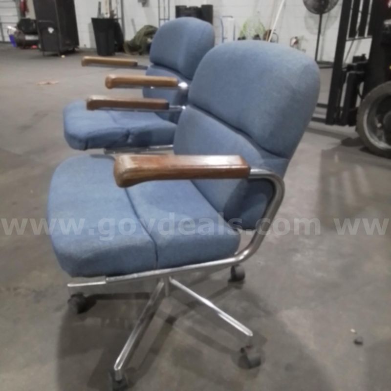 1 Lot of blue chairs with wheels (2)