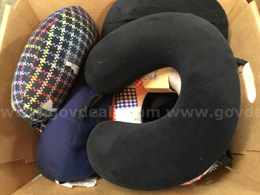 1 Lot of Travel Neck Pillows