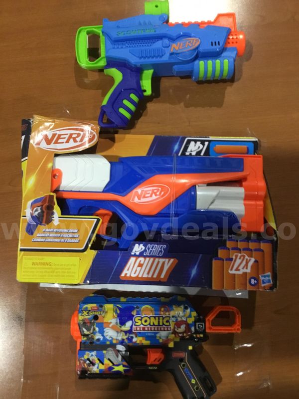 Lot of items-Nerf toy guns, and a Sonic hedgehog toy gun “DH”