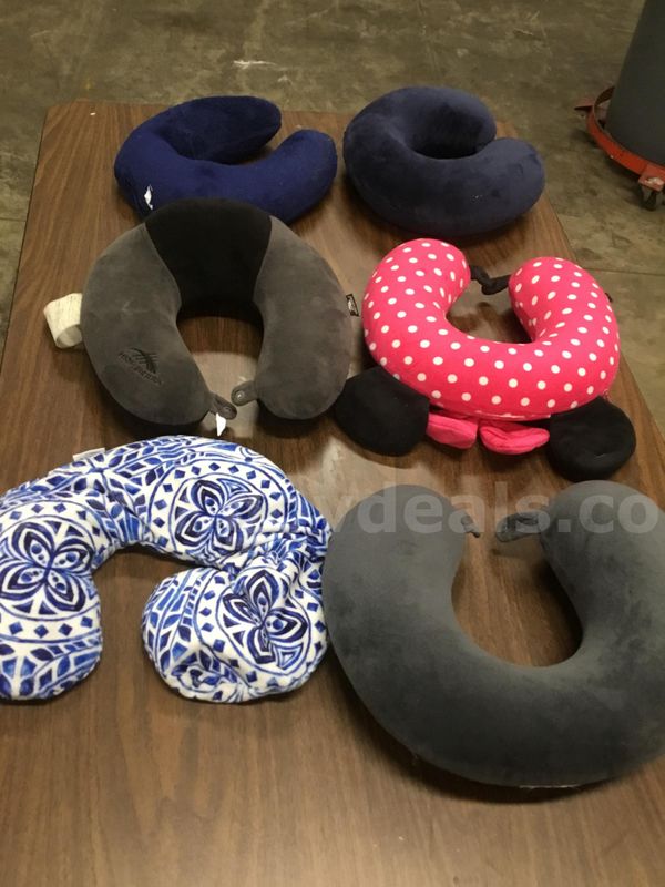 Lot of travel pillows “DH”
