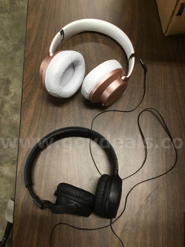 2 wireless headphones “DH”