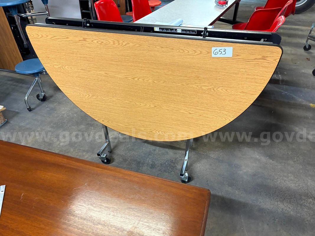 Round Lunchroom Table