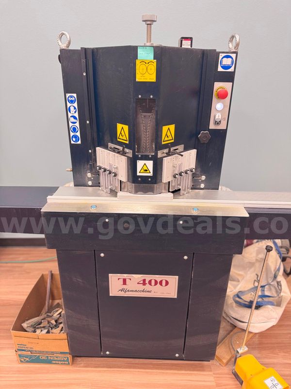 AMP T-400 Double Miter Saw