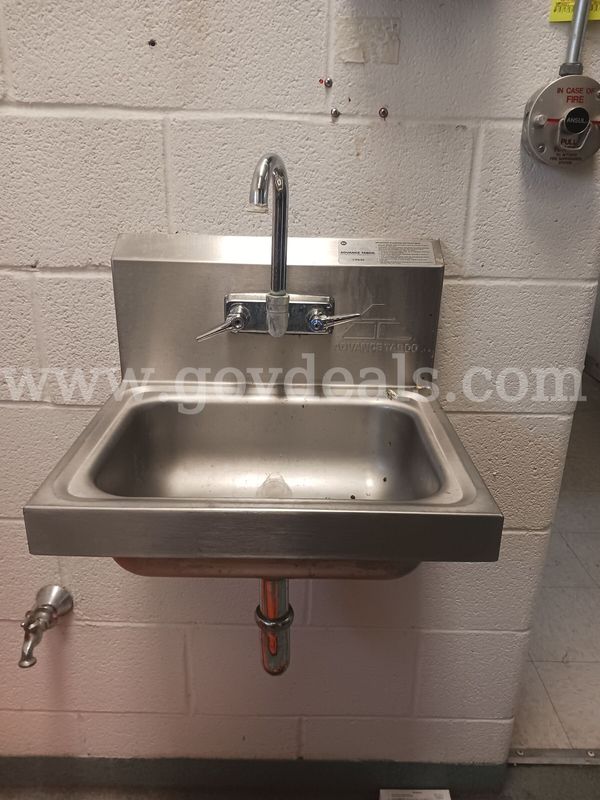 Lot of 2 Handwashing Sinks