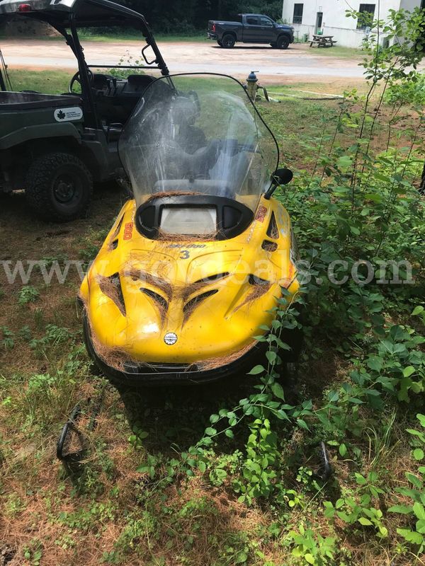 2001 SkiDoo Skandic Snowmobile
