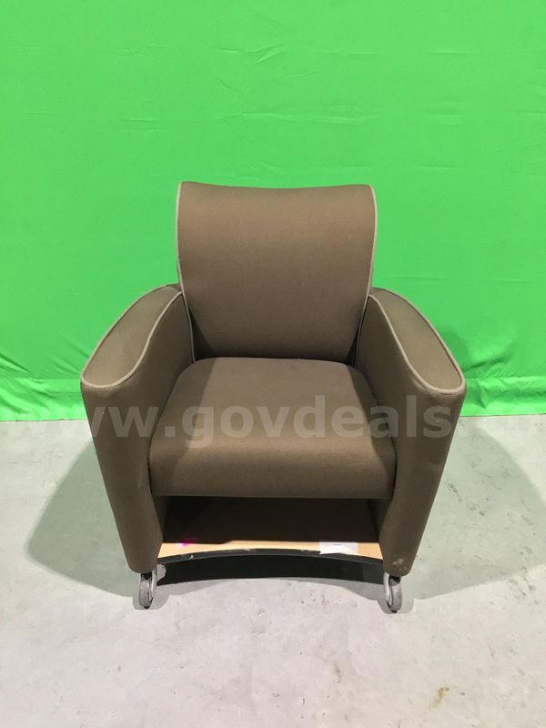 Lounge Chair with wheels in the front