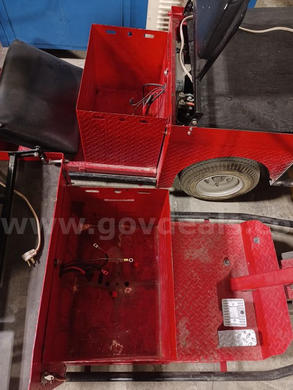 4 TAYLOR DUNN 3 WHEEL TUNNEL CARTS