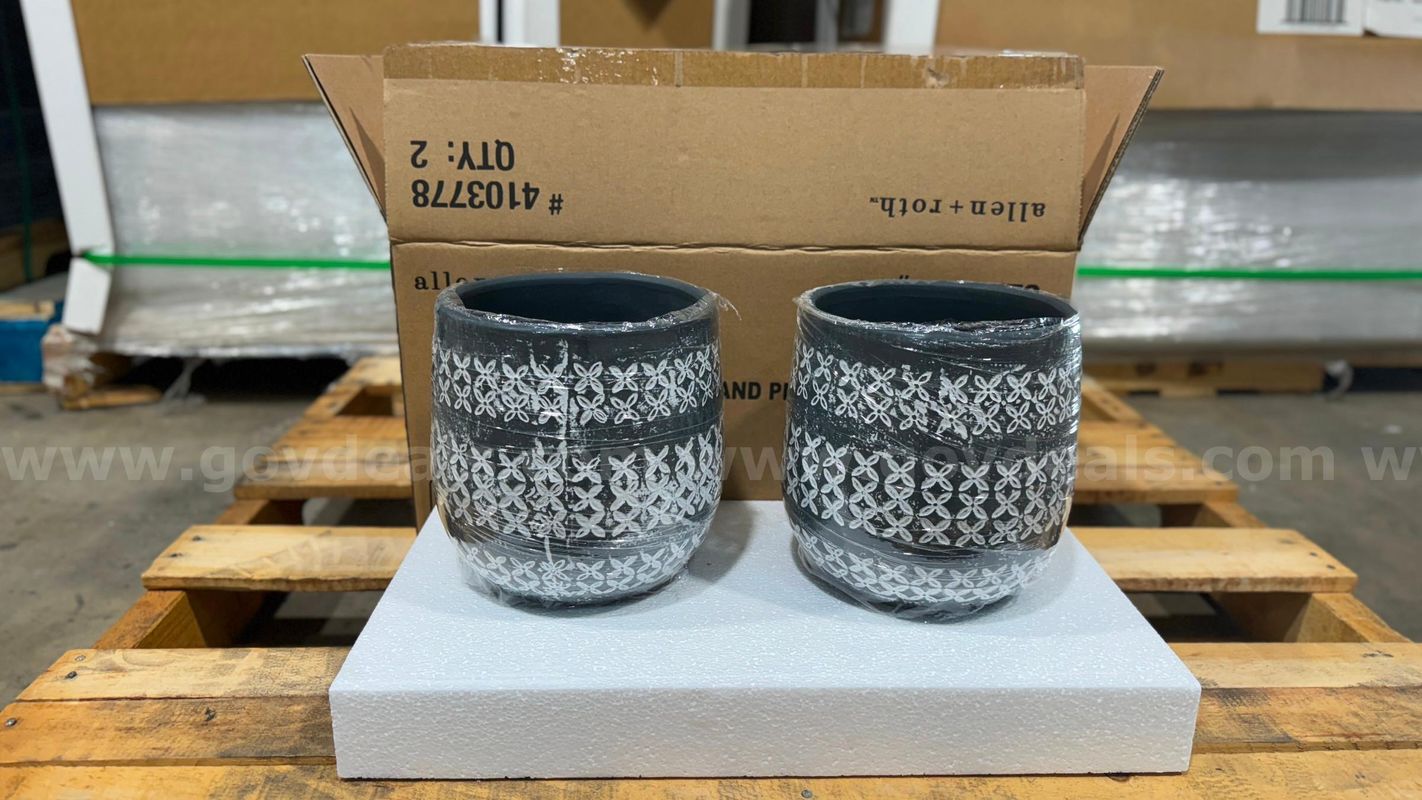 Lot of 2 BRAND NEW Round Ceramic Indoor/Outdoor Planters - Shipping Available