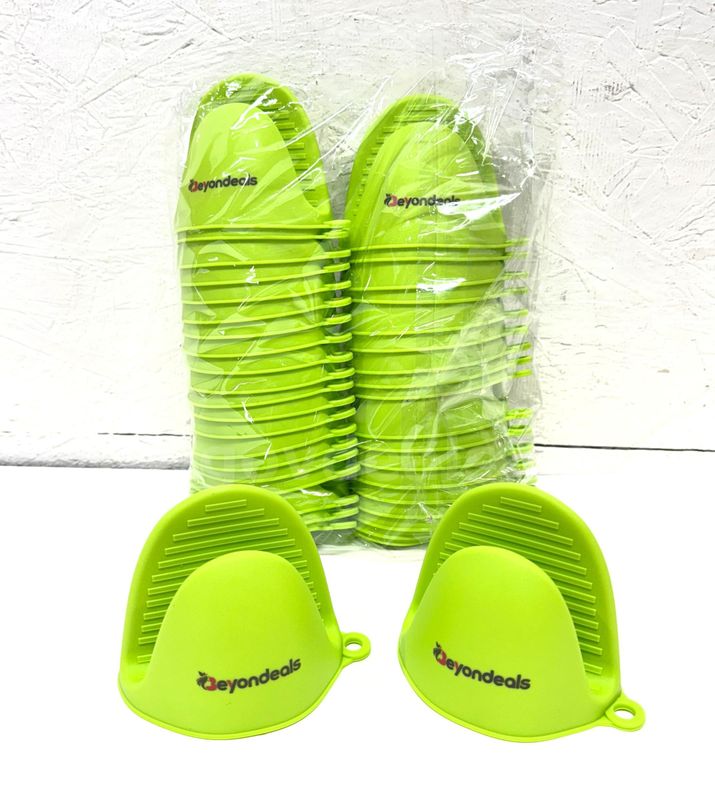 Brand New - Lot of 40 Silicone Heat Resistant Mini Oven Pinch Mitts, Green - Shipping Available