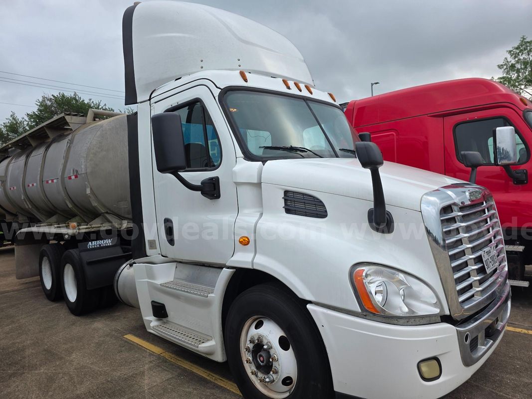 2015 Freightliner Cascadia 113