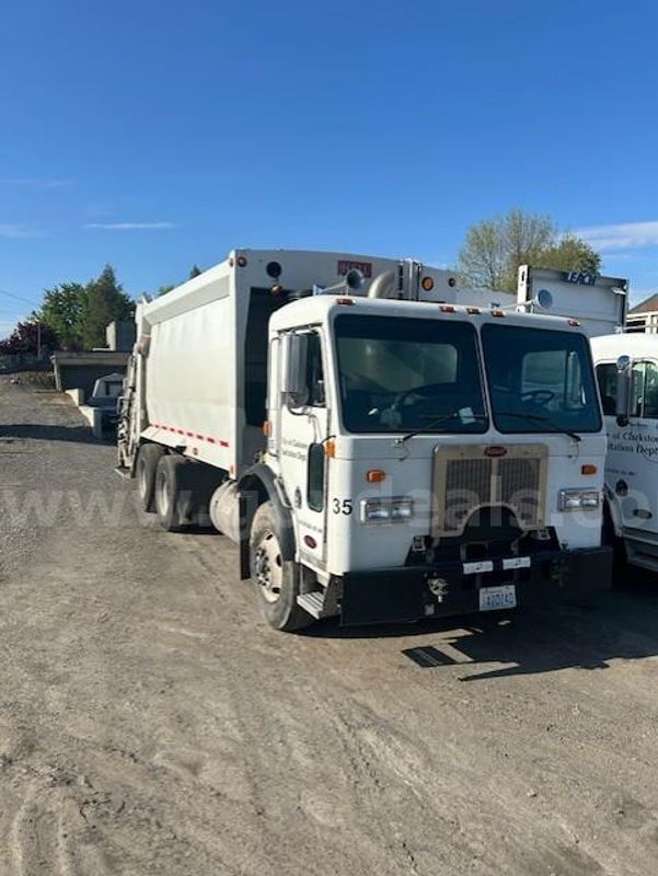 2010 Peterbelt 320, Heil PT 1000, 25 yard Compactor
