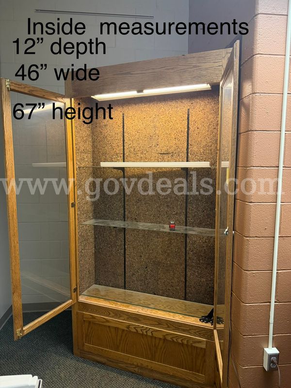 Oak Display Cabinet with Glass Doors, Glass Shelves & Interior Lighting