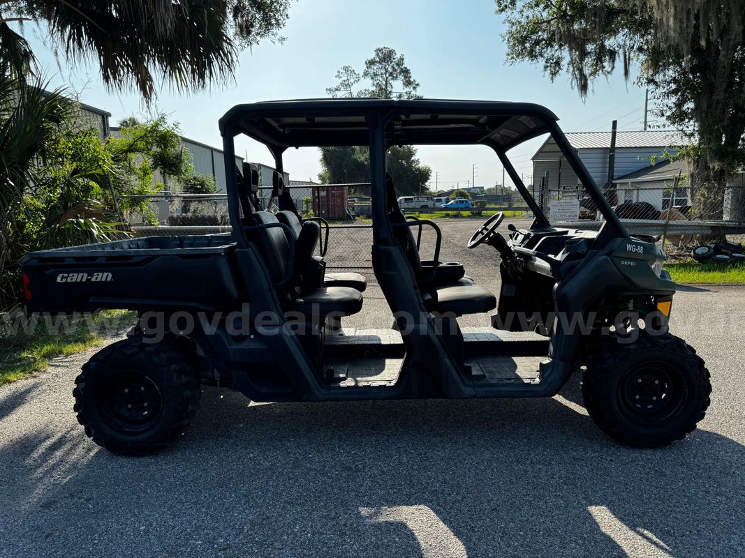 2023 Can-Am Defender Max HD7